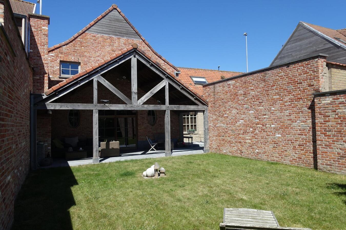 Klassevolle herenwoning met praktijkruimte 