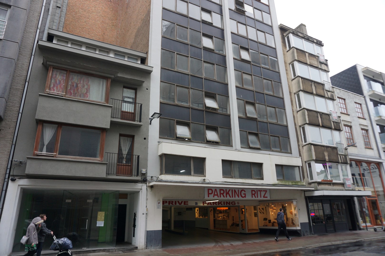 GARAGE BOX  OP TOPLIGGING - CENTRUM OOSTENDE ! 