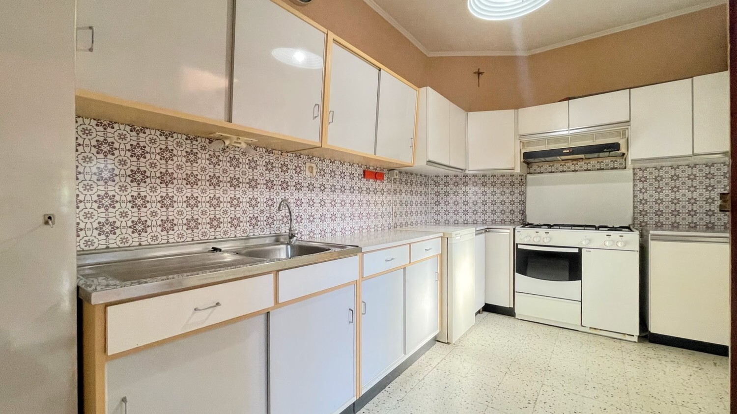 Ruime, te renoveren gezinswoning op zuidgericht perceel van 739 m² 