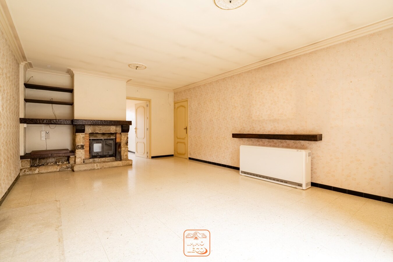 Plain-Pied idéalement situé avec jardin, garage et passage à l'arrière. Idéal 1er achat/investissement ! 