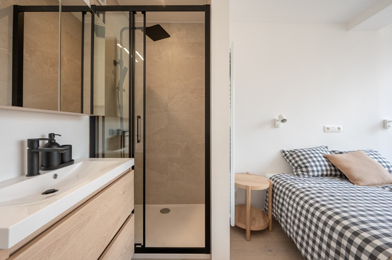 Recent gerenoveerd appartement met adembenemend zeezicht aan het Albertstrand. 