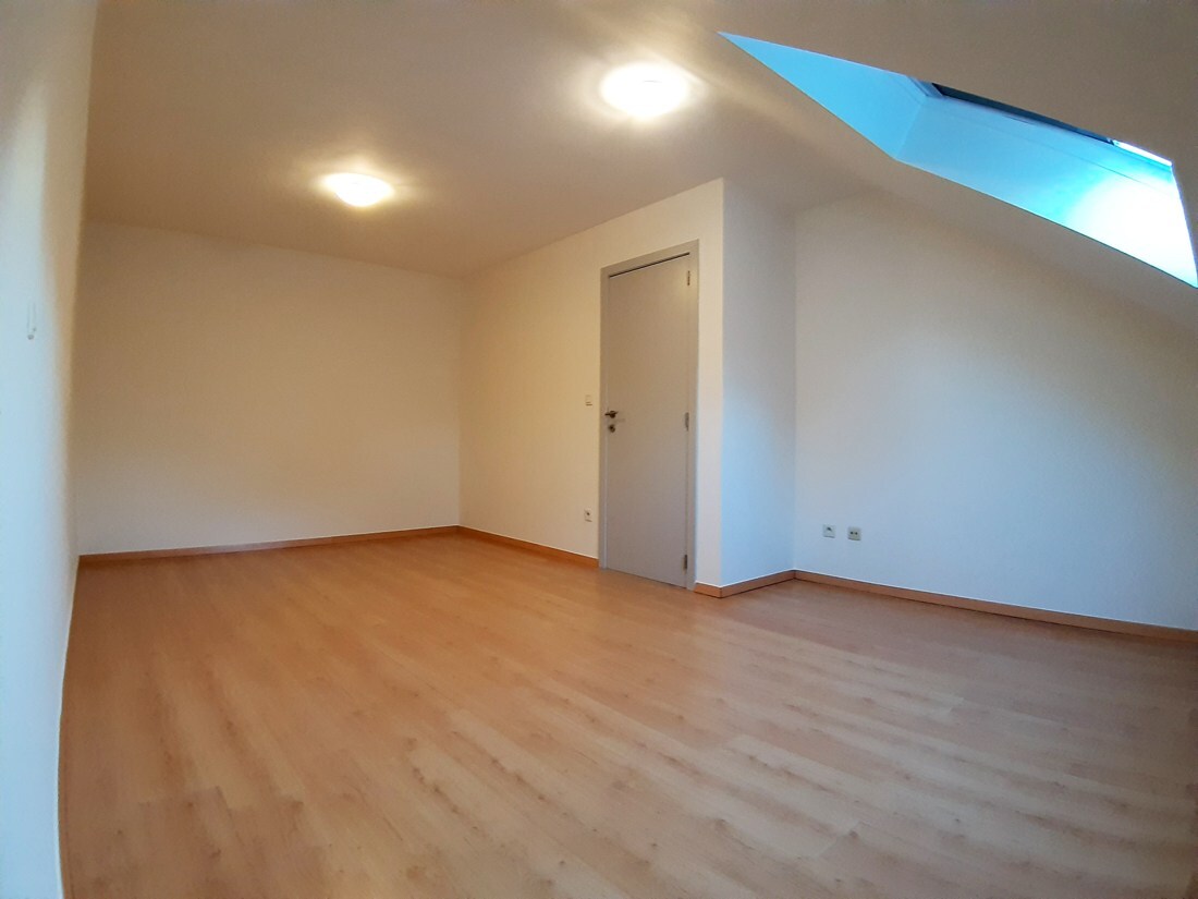 Gunstig gelegen duplex appartement te Genk 
