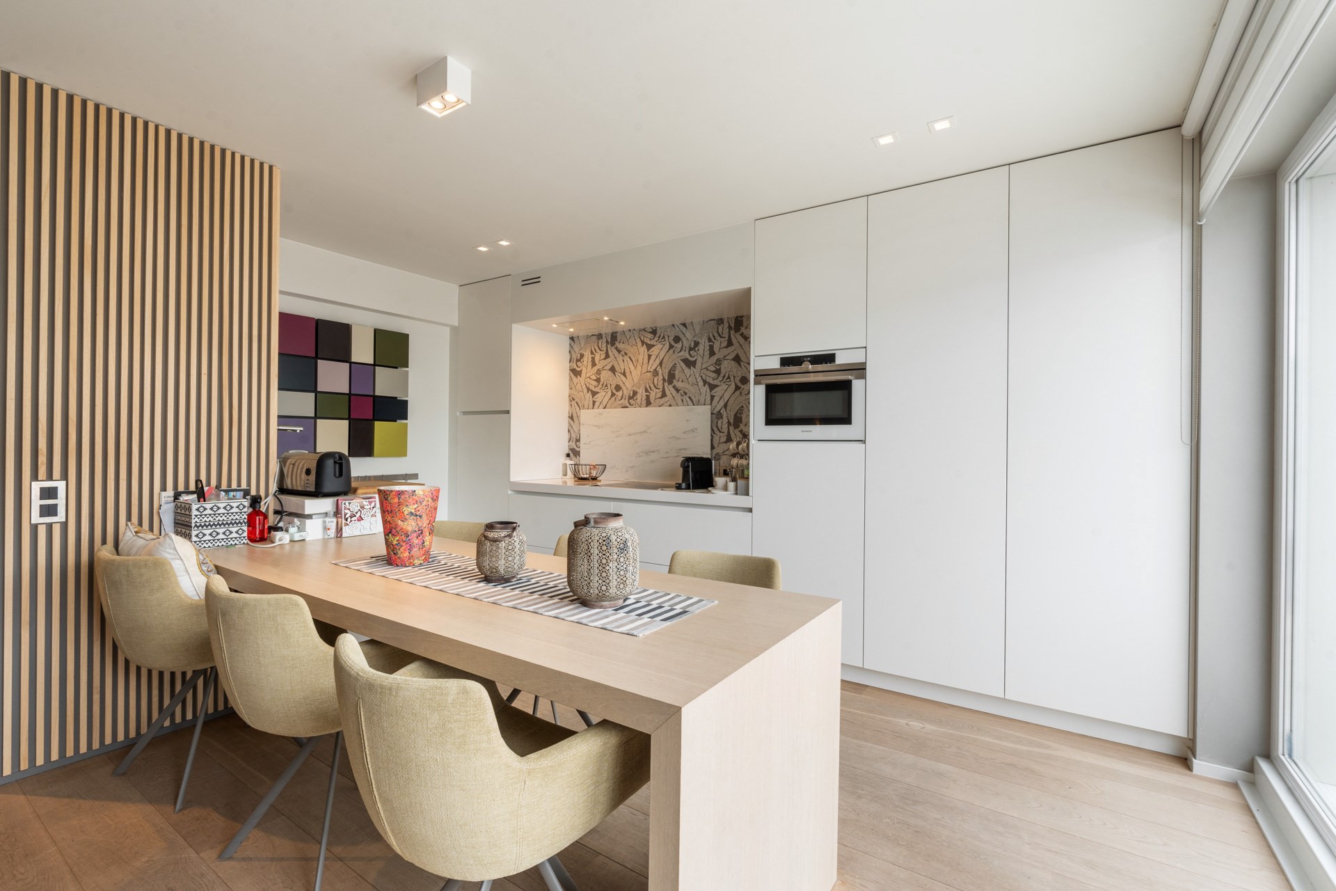 Appartement PENTHOUSE de 2 chambres entièrement rénové situé sur la Kustlaan à 50m à pied de la digue d'Albertstrand. 