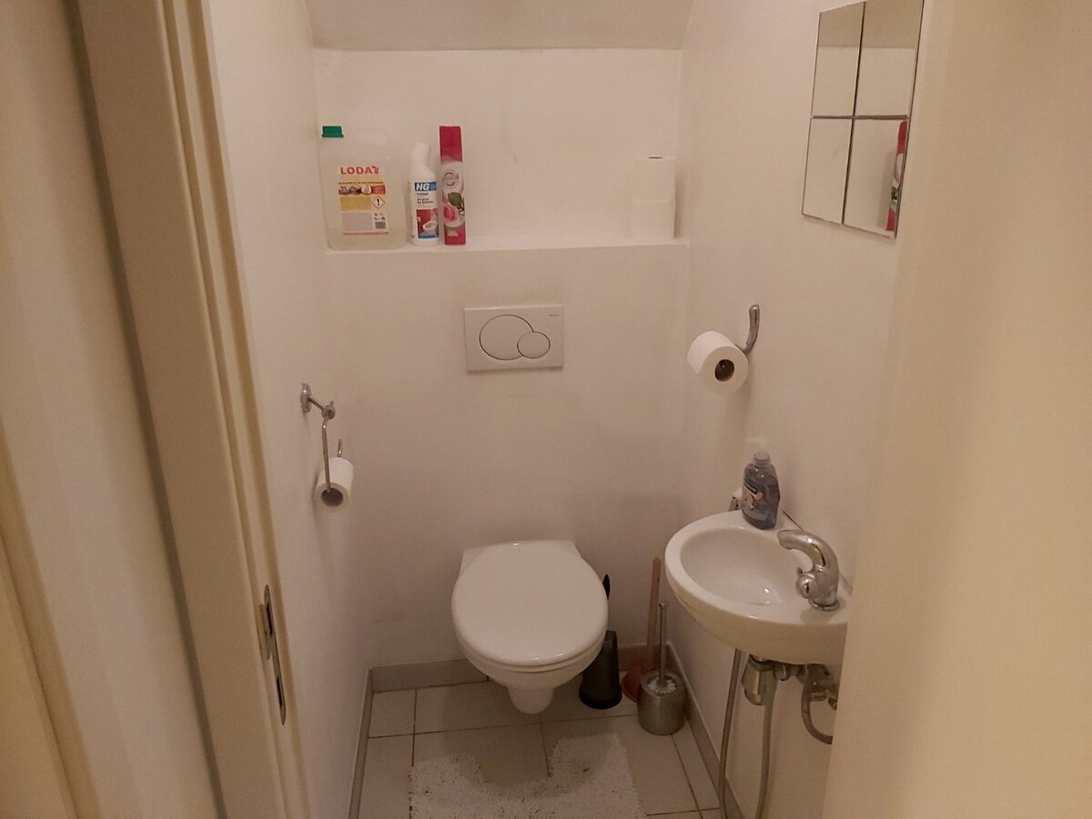 Uitstekend gelegen duplex appartement. Geen vaste kosten ! 