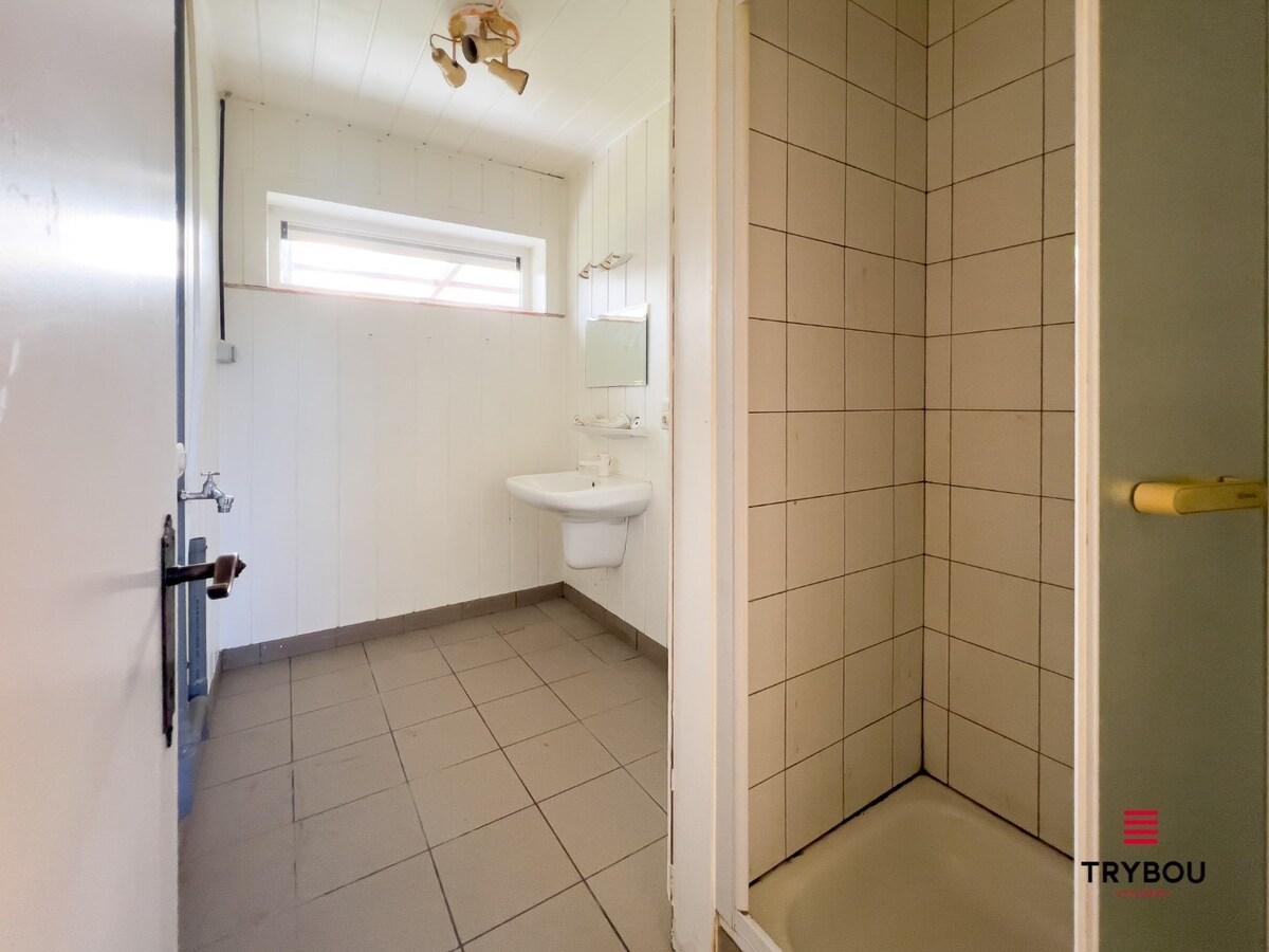 Te renoveren woning met bijgebouw op ruime perceel van 1273m² 