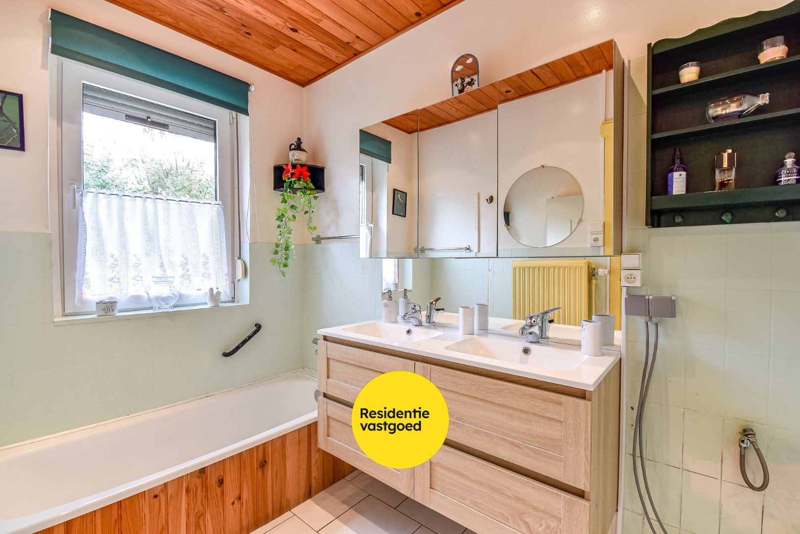 Ruime te renoveren villa op rustige ligging 