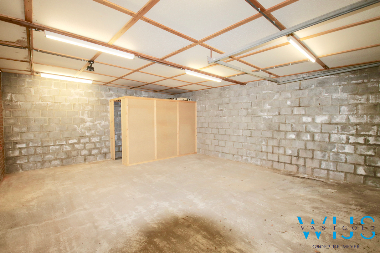 Ruime bungalow met bijgebouw op een ideale locatie in Assenede ! 