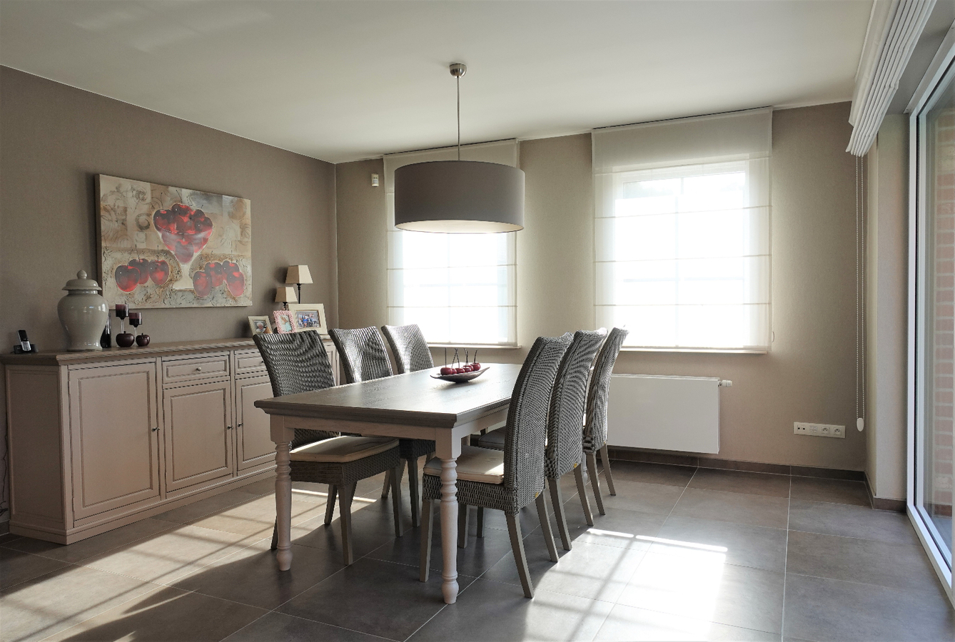 Ruime instapklare halfopen bebouwing 