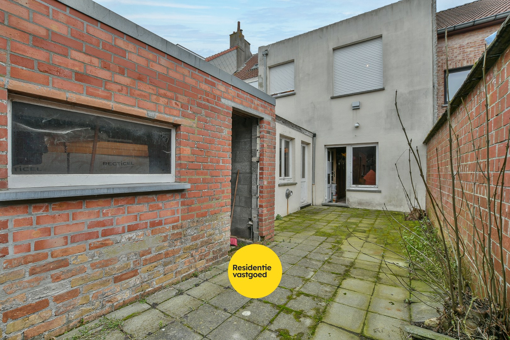 Rijwoning met veel potentieel, garage en tuin nabij centrum Blankenberge 