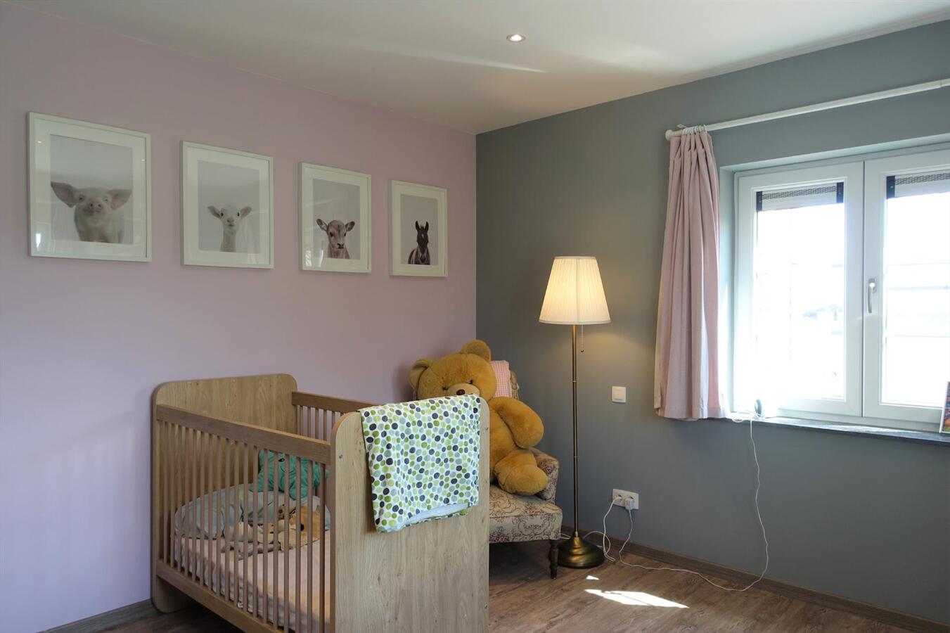 Prachtige recente villa met bijgebouw 