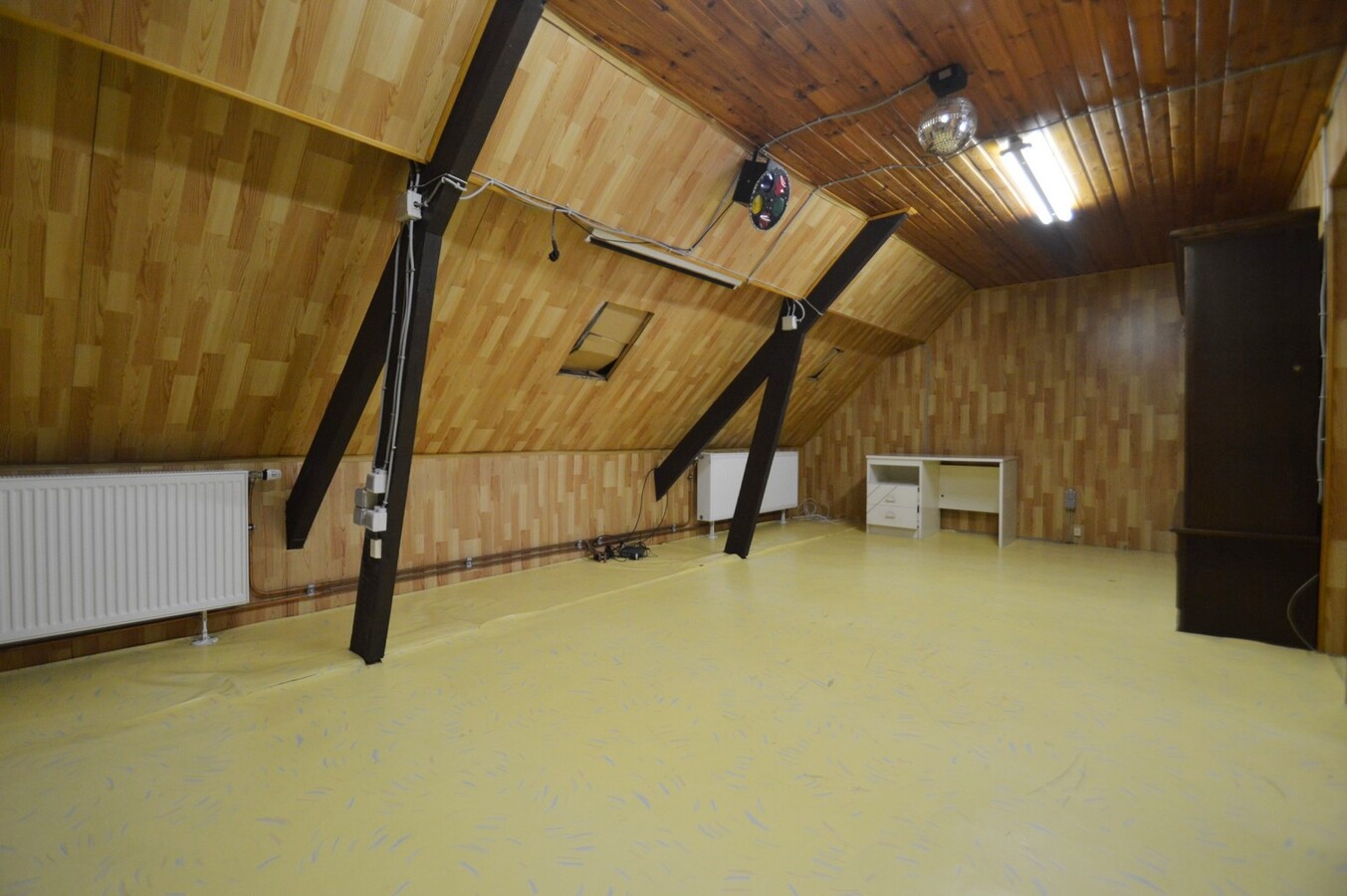 Zeer ruime gezinswoning met terras en garage - Heist 