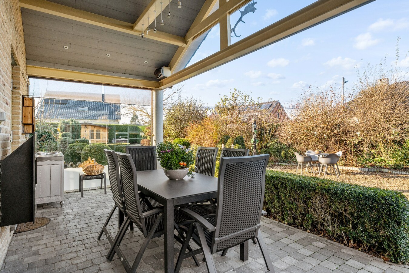 Duurzame, veelzijdige woning met karakter, energiezuinig comfort én prachtige tuin, op toplocatie. 