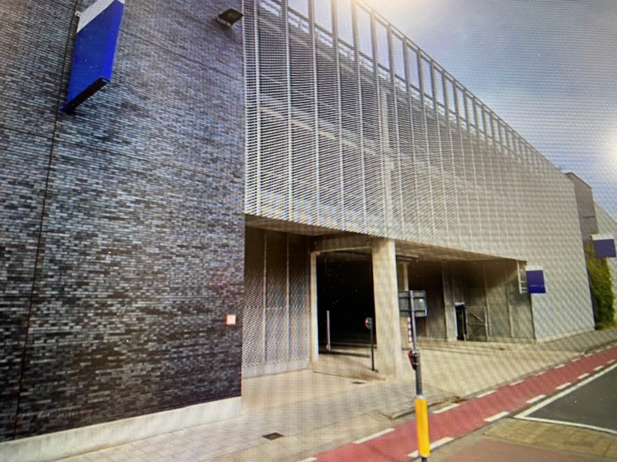 3 parkeerplaatsen in Parking INDIGO, aan het Station van Blankenberge 