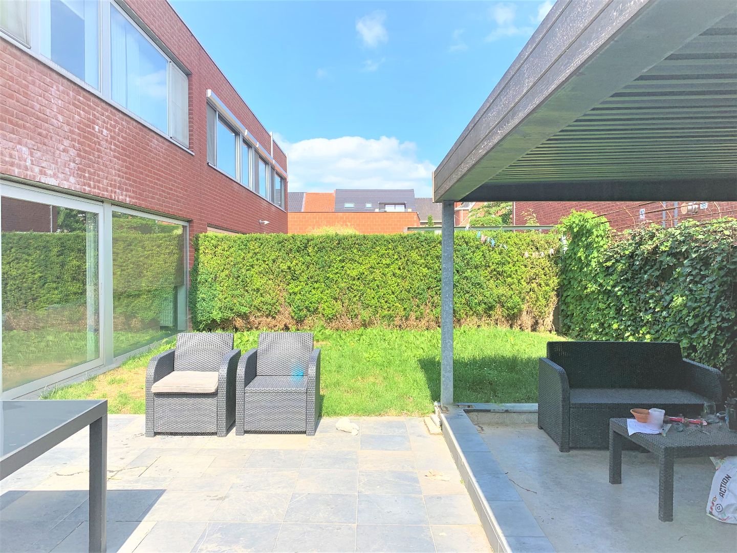 Halfopen woning met 3 slaapkamers &amp; zuidgerichte tuin 