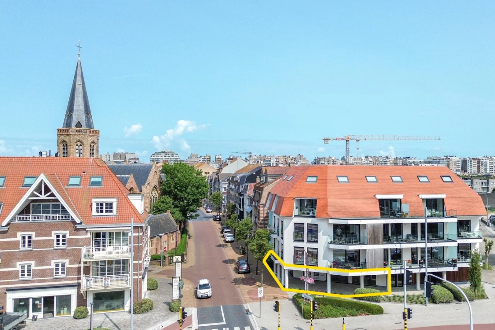 Handelspand op topligging in Wenduine – casco 200 m² 