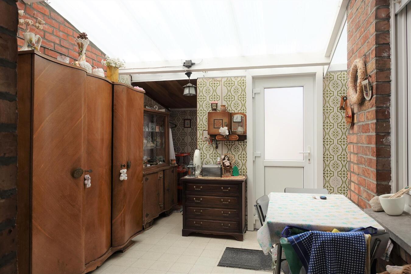 Goed gelegen half-open woning met grote tuin 