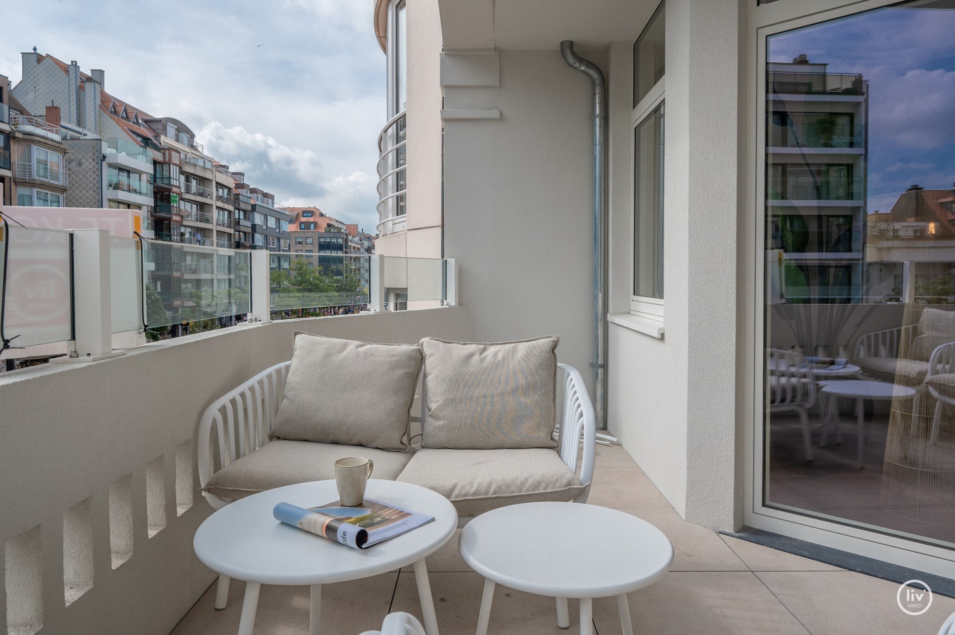 Nieuwbouw appartement met 3 slaapkamers gelegen in de Lippenslaan, het appartement is compleet gemeubeld. 