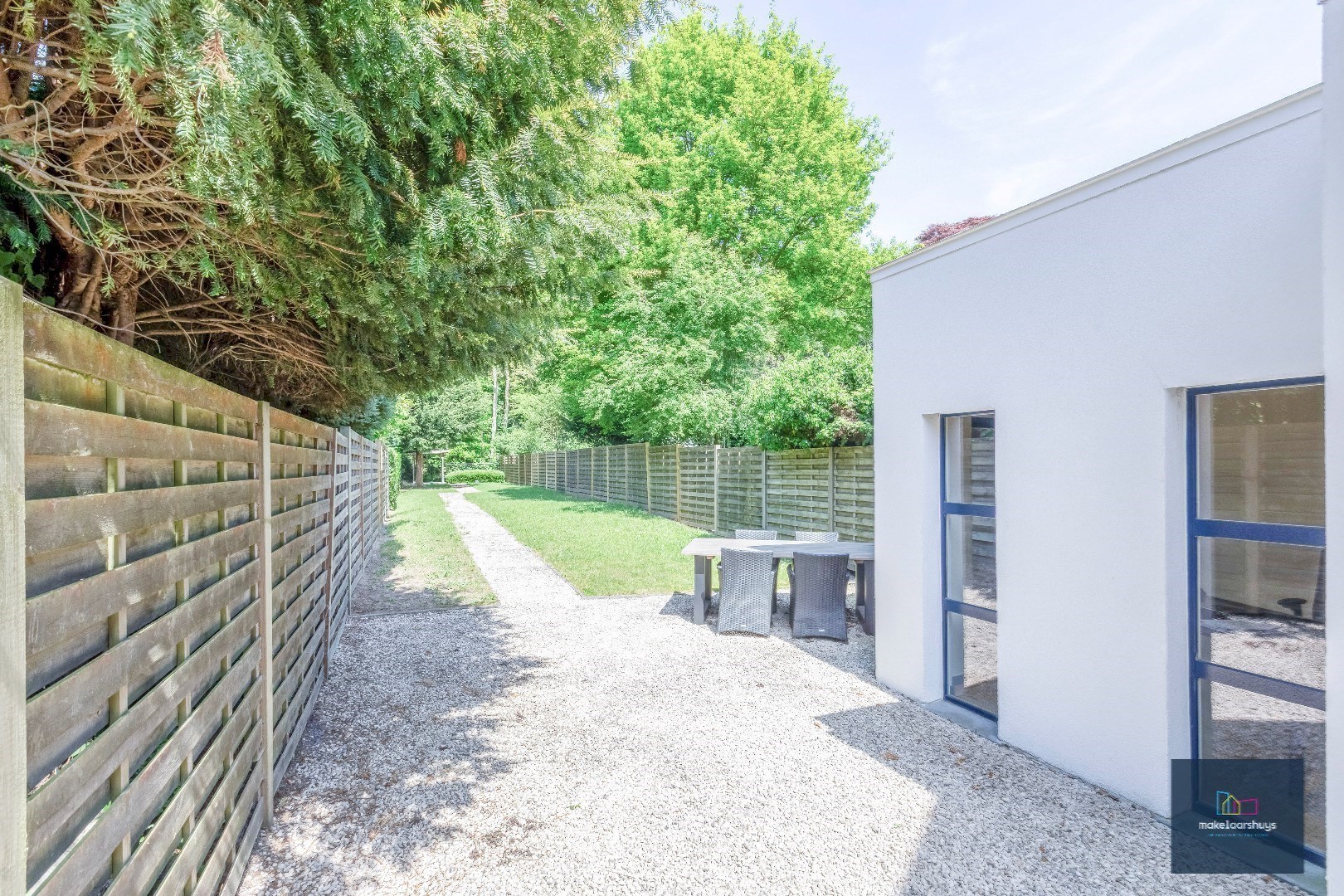 Halfopen bebouwing met zuidertuin en parkeergelegenheid nabij centrum Destelbergen 