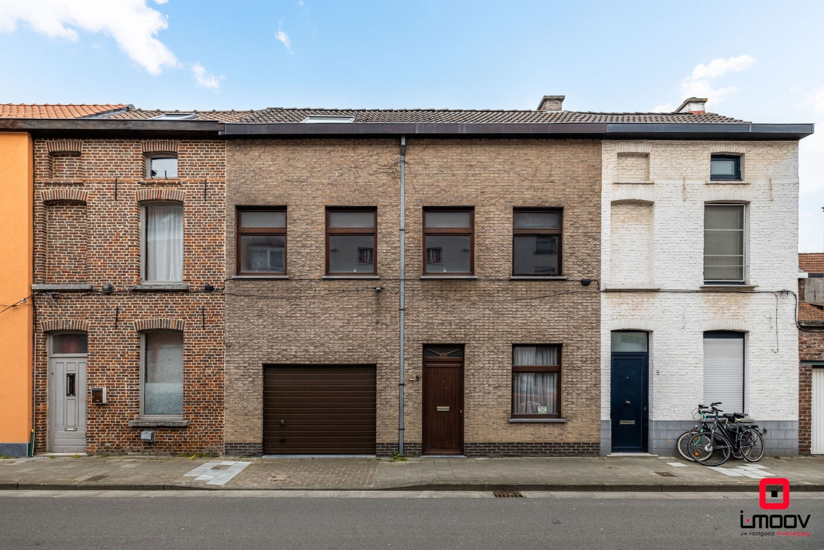 Karaktervolle stadswoning met uitzonderlijke breedte en garage in hartje Gent 