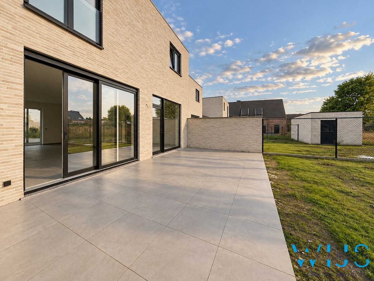 Nieuwbouw in aangename woonwijk te Oosteeklo ! 