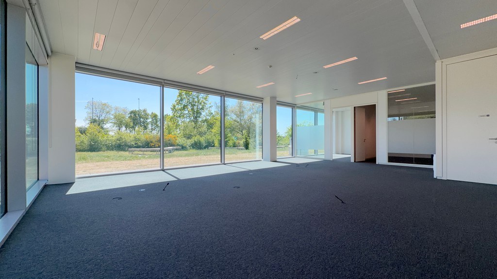Instapklaar kantoorgelijkvloers te huur in Blue Towers in Gent