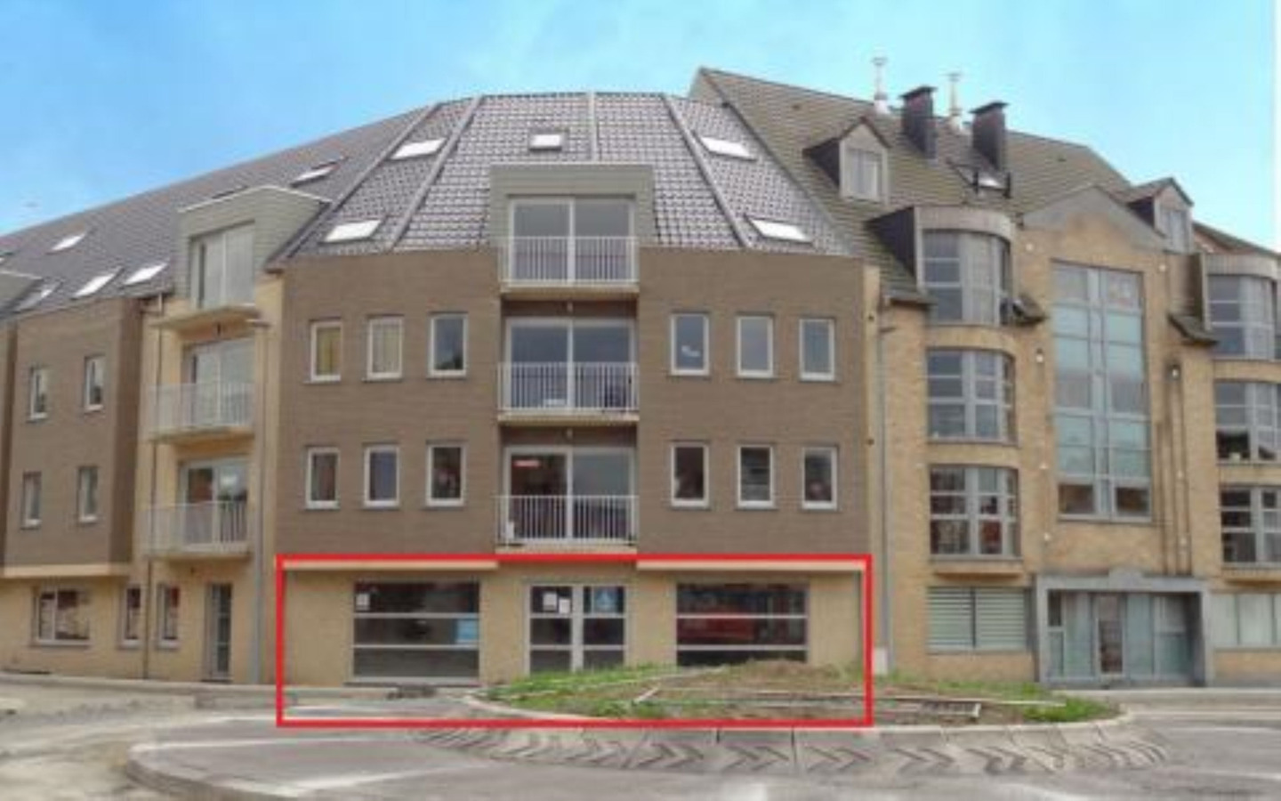 Goed gezien handelspand op commerciële ligging! 