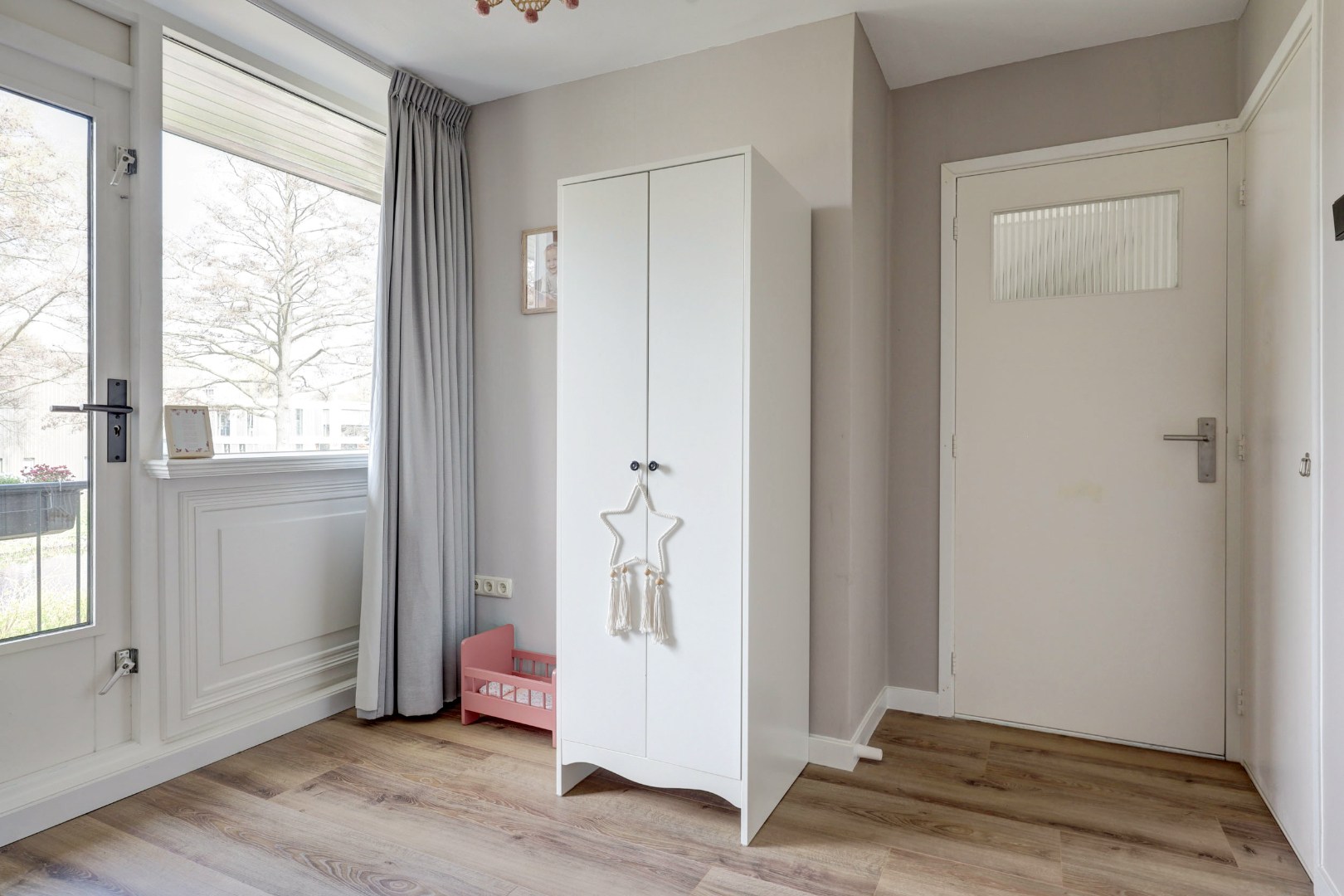 Energiezuinig (A++) en instapklaar 6-kamer gezinswoning met luxe keuken, vijf slaapkamers en zonnige tuin op het zuidoosten 
