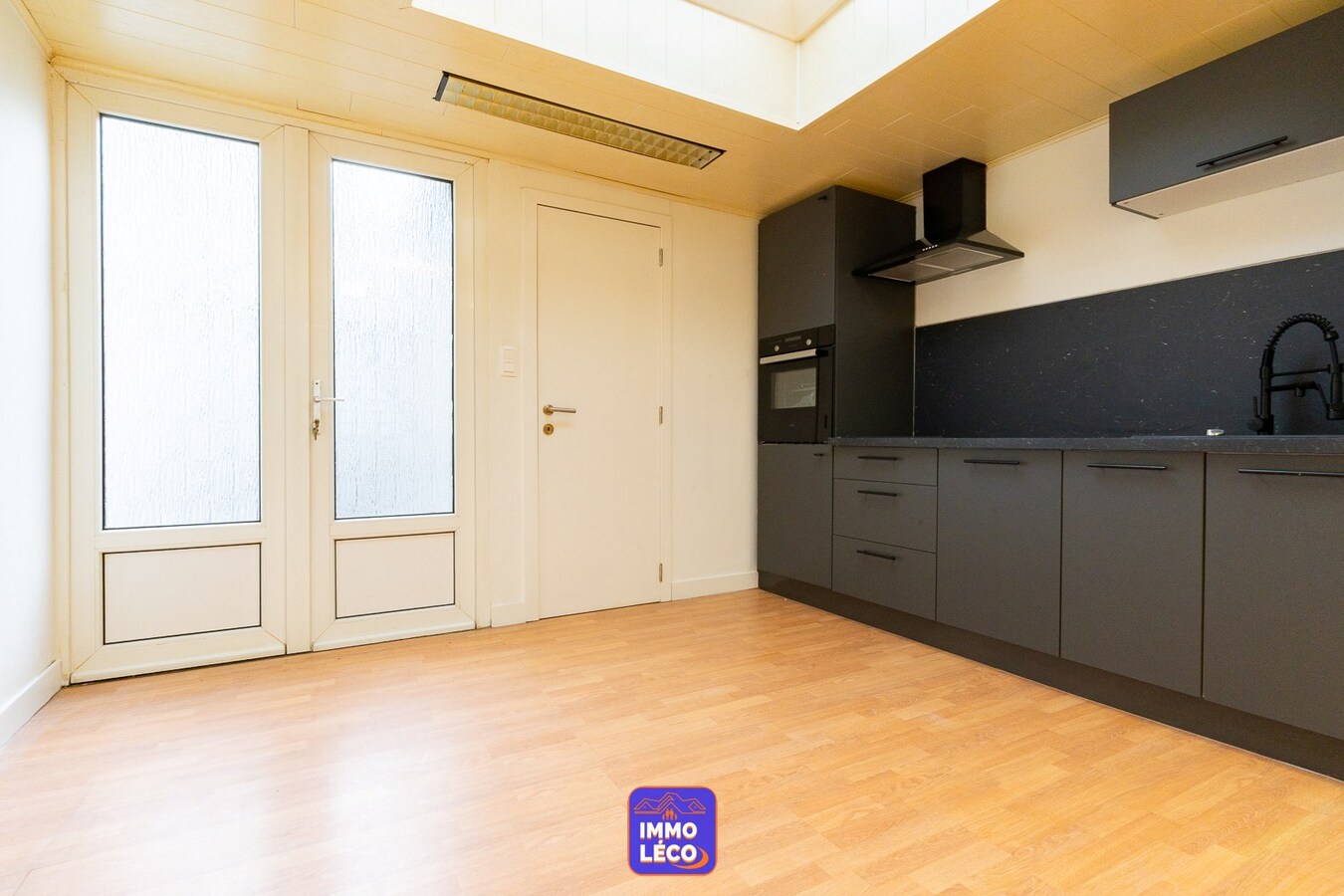 Maison rénovée avec cour. 