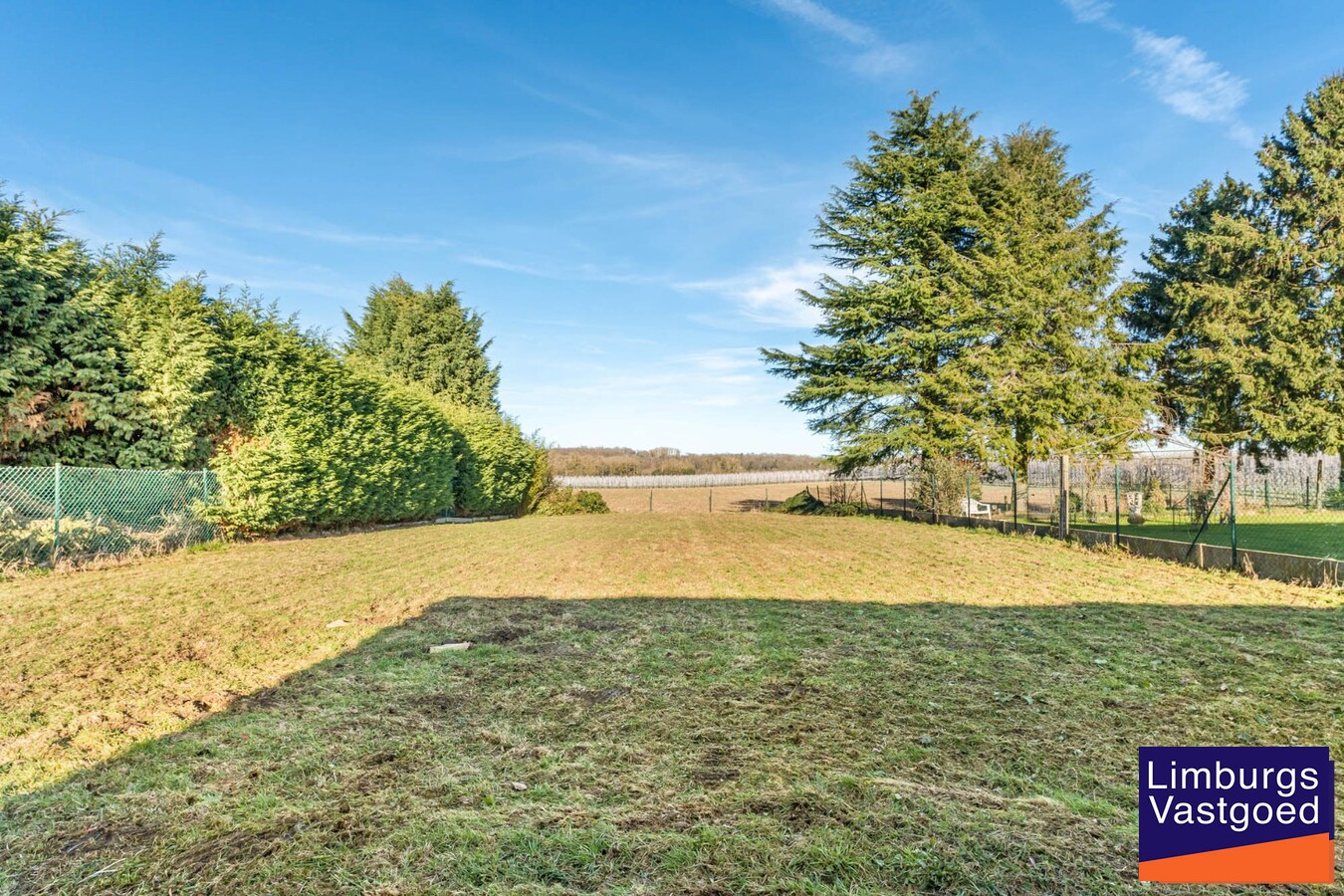 Instapklare woning met ruime loods/werkplaats, 11a 77ca 