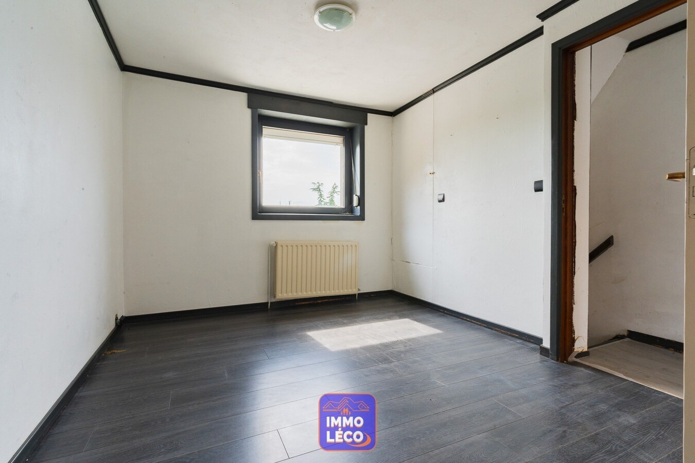 Maison avec nombreuses poss.! (maison unifamiliale, commerce, ..) avec jardin et poss. grand parking ! 