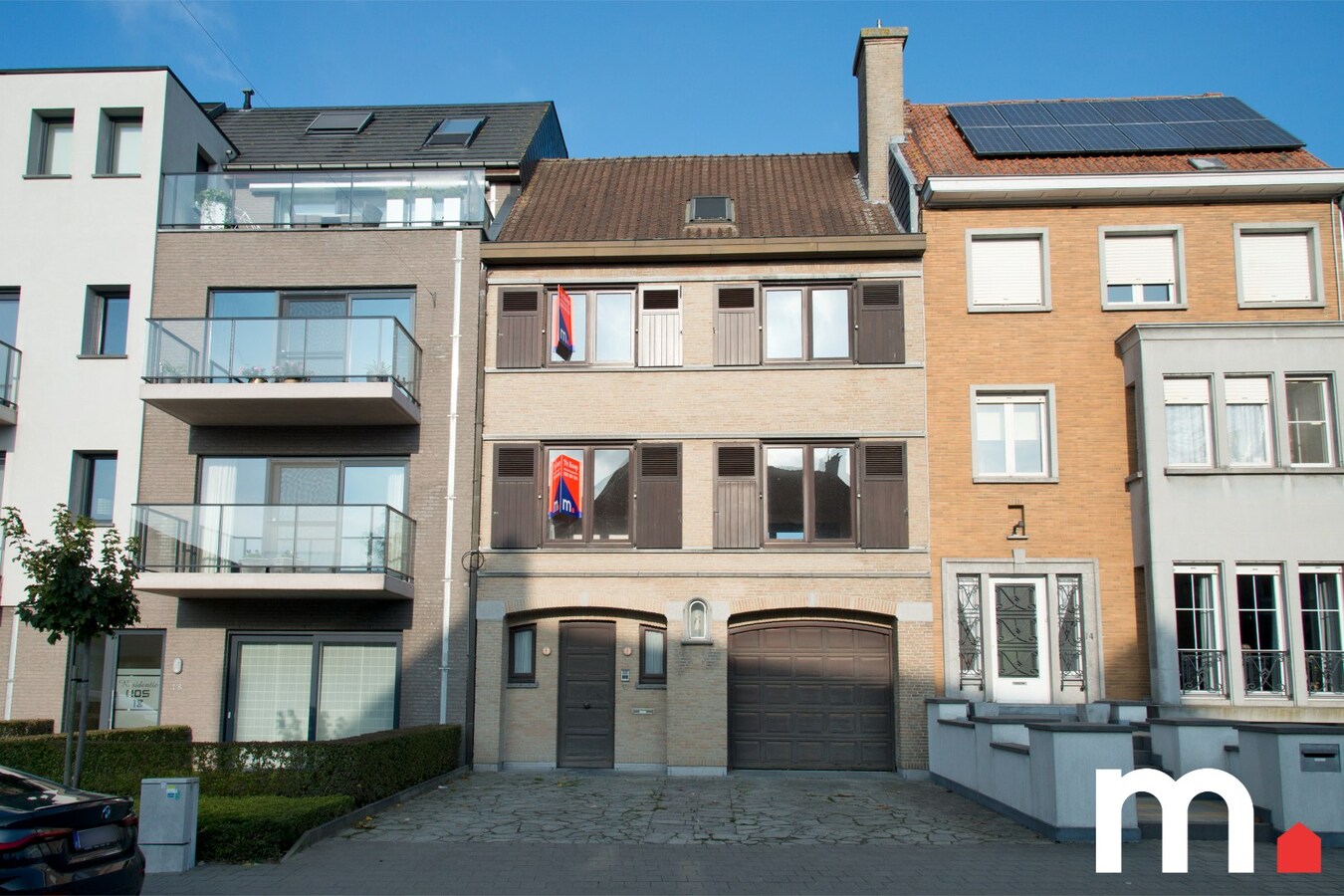 Centrum gelegen gezinswoning met praktijkmogelijkheid te Gullegem ! 