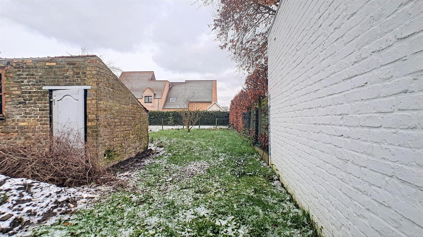 Te renoveren woning of projectgrond - Moerkerke 