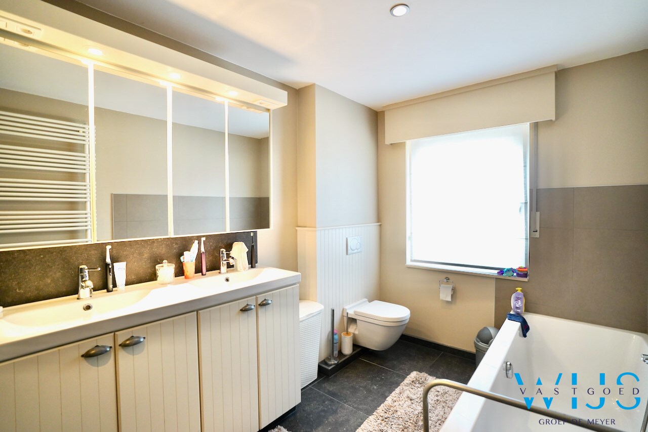 Prachtige recente woning in een zeer rustige wijk te Ertvelde ! 