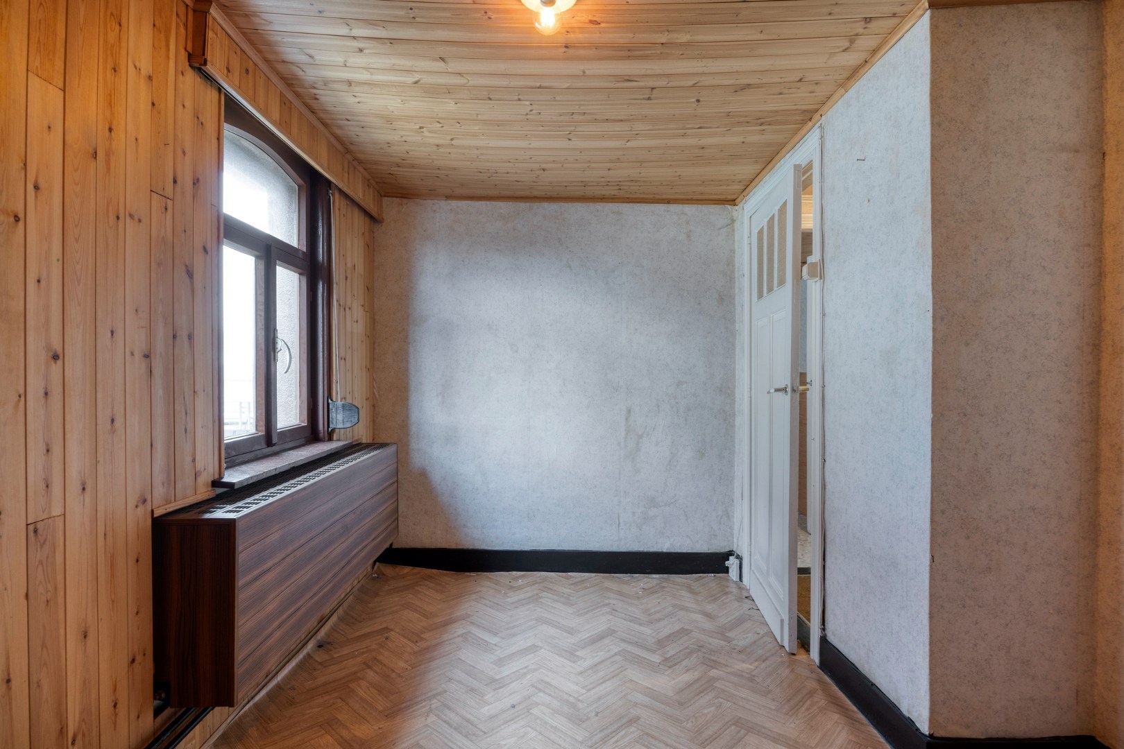 Te renoveren woning met 4 slpk. en gezellige stadstuin op een centrale ligging in Geel 