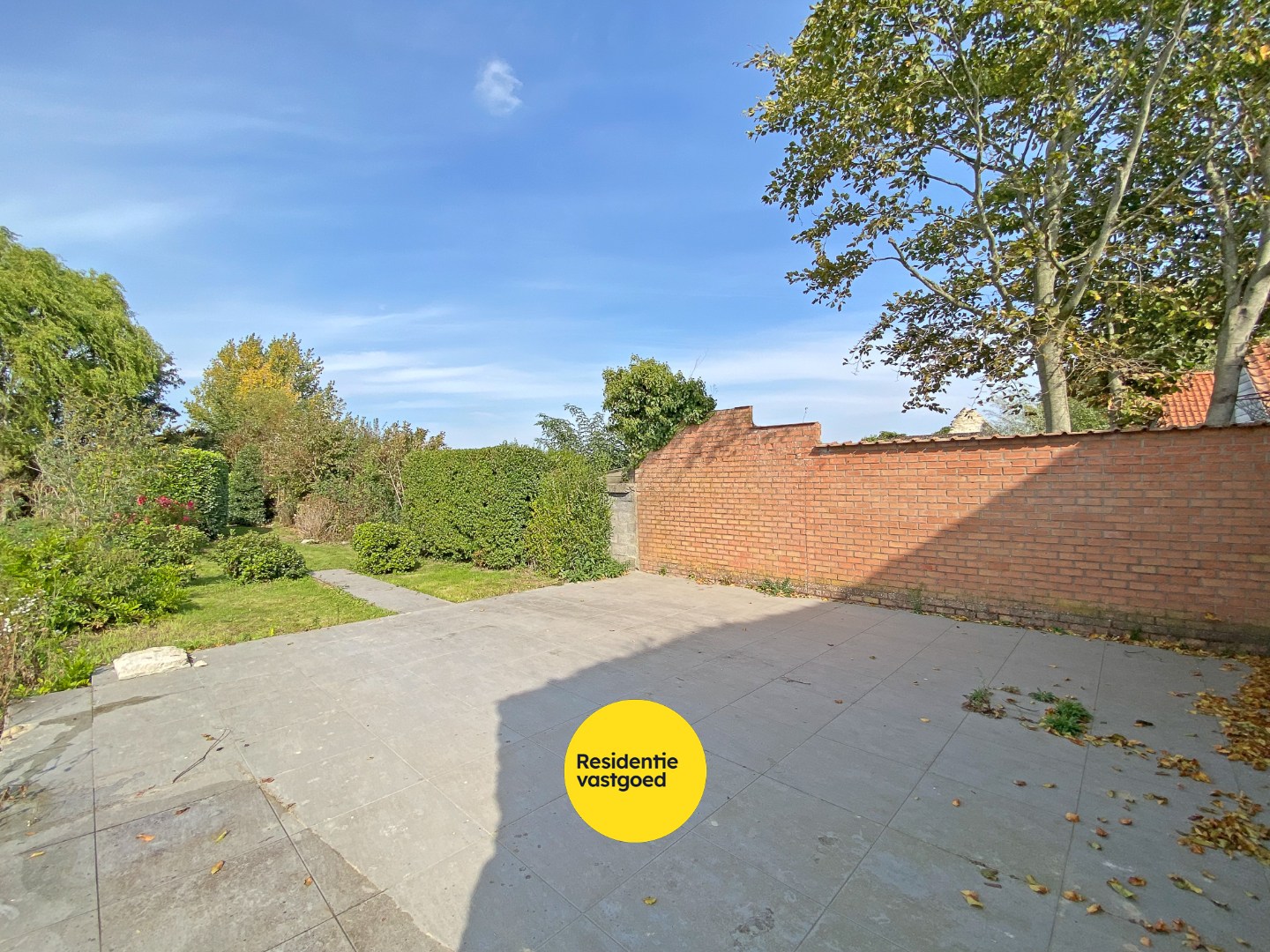 Ruime gezinswoning met 3 slaapkamers, grote tuin en garage. 