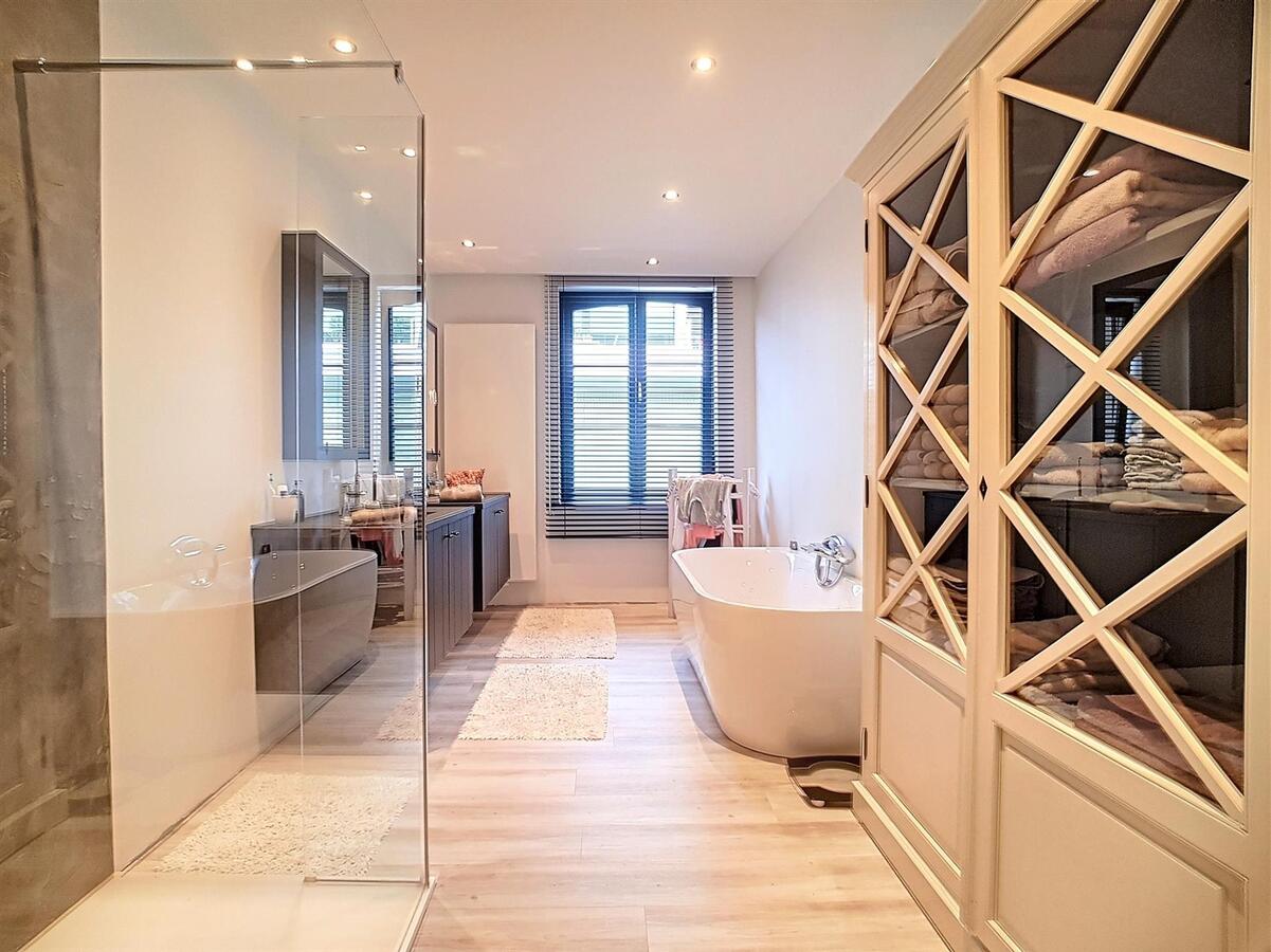 Zeer knappe woning met handelsgelijklvoers en ruime opslagplaatsen/multifunctionele ruimtes - Knokke 