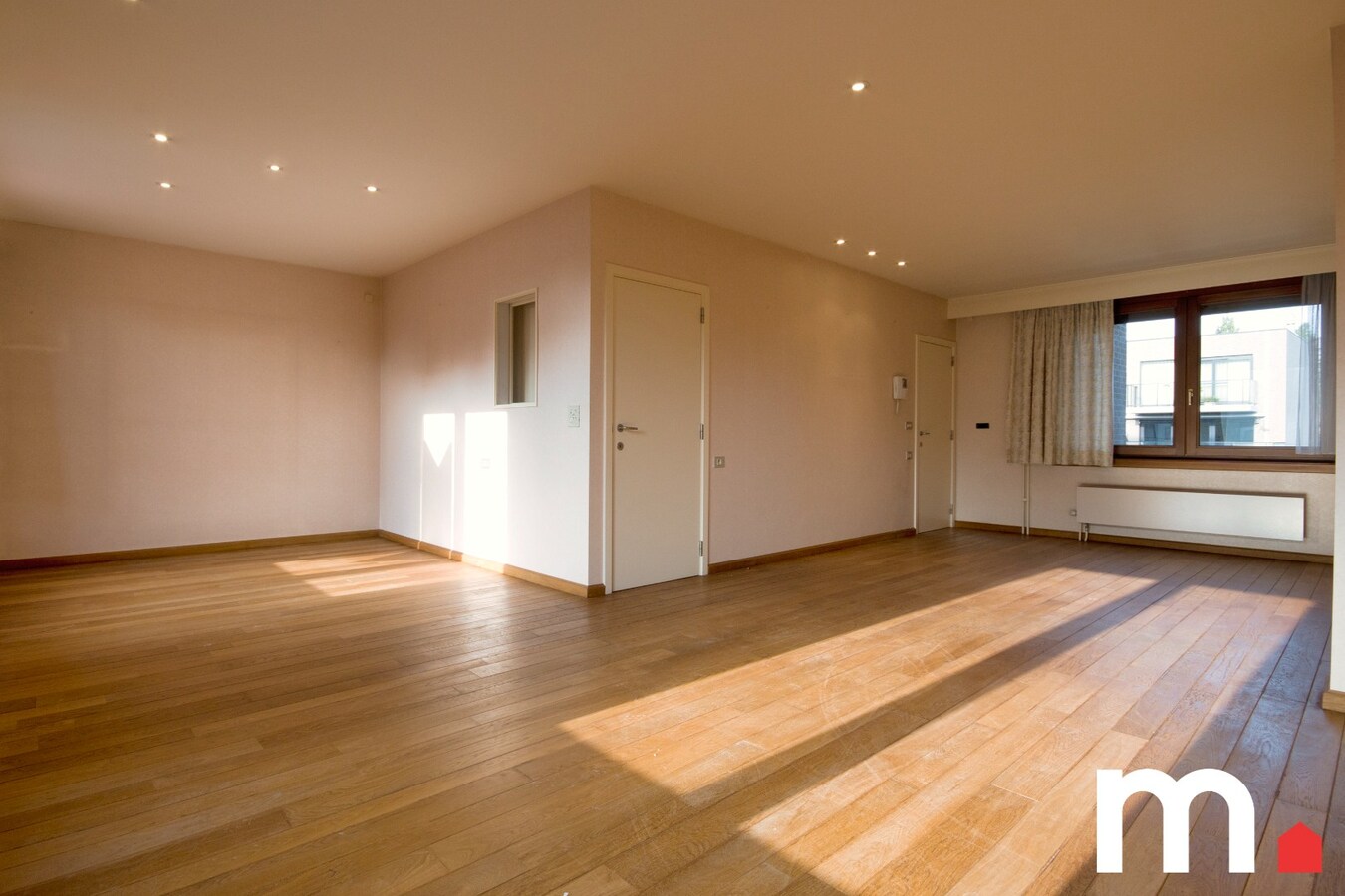 Centrum gelegen gezinswoning met praktijkmogelijkheid te Gullegem ! 