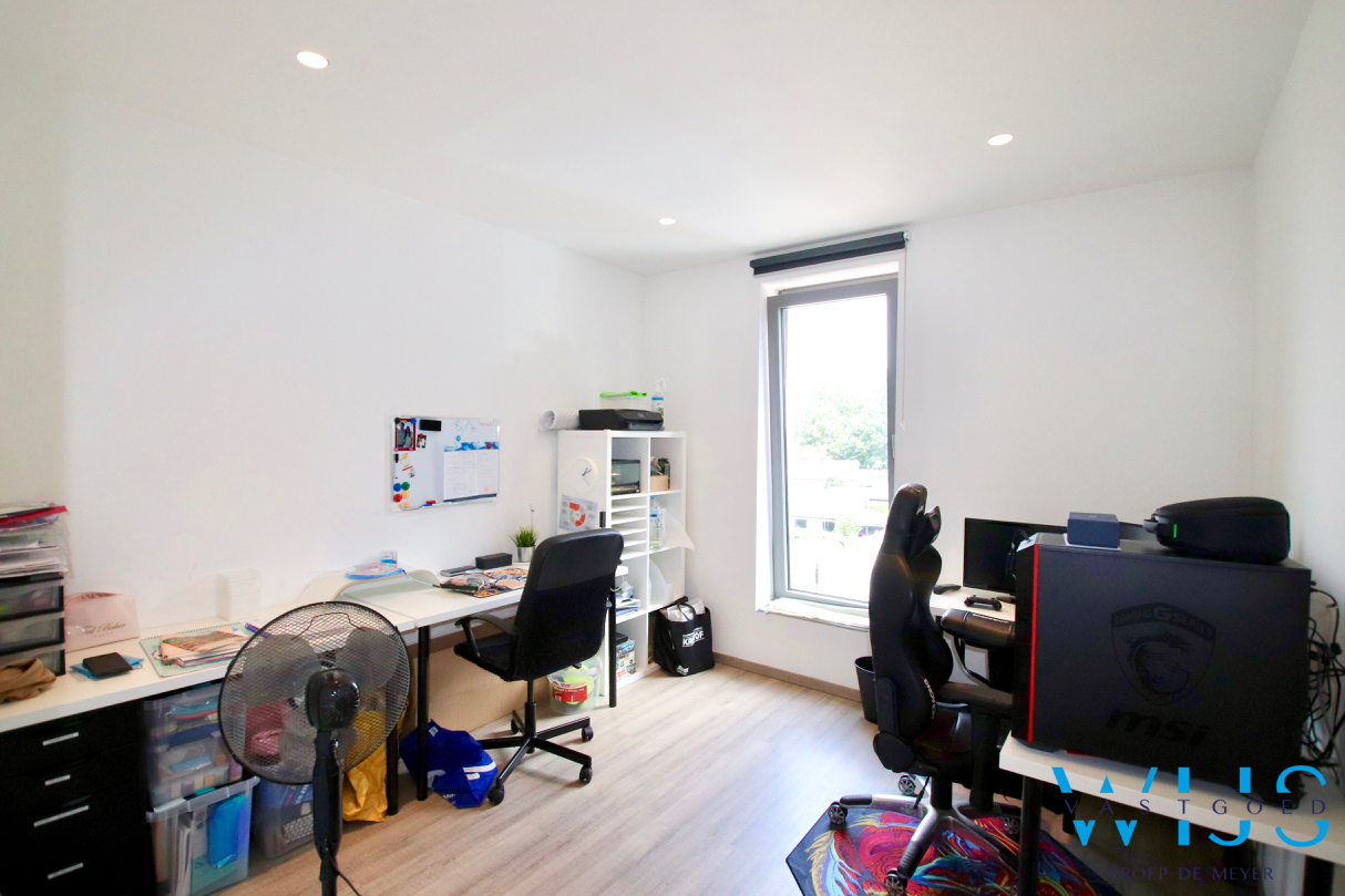 Instapklaar 2 slaapkamerappartement in hartje Wippelgem EVERGEM ! 