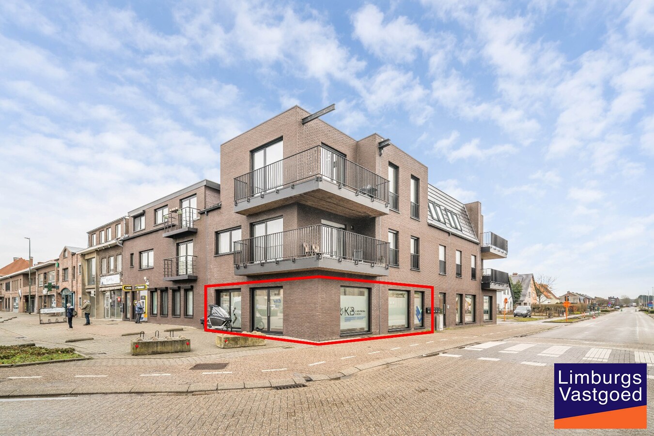 Handelsruimte, 90m² + kelder, centrum van Houthalen-Oost 