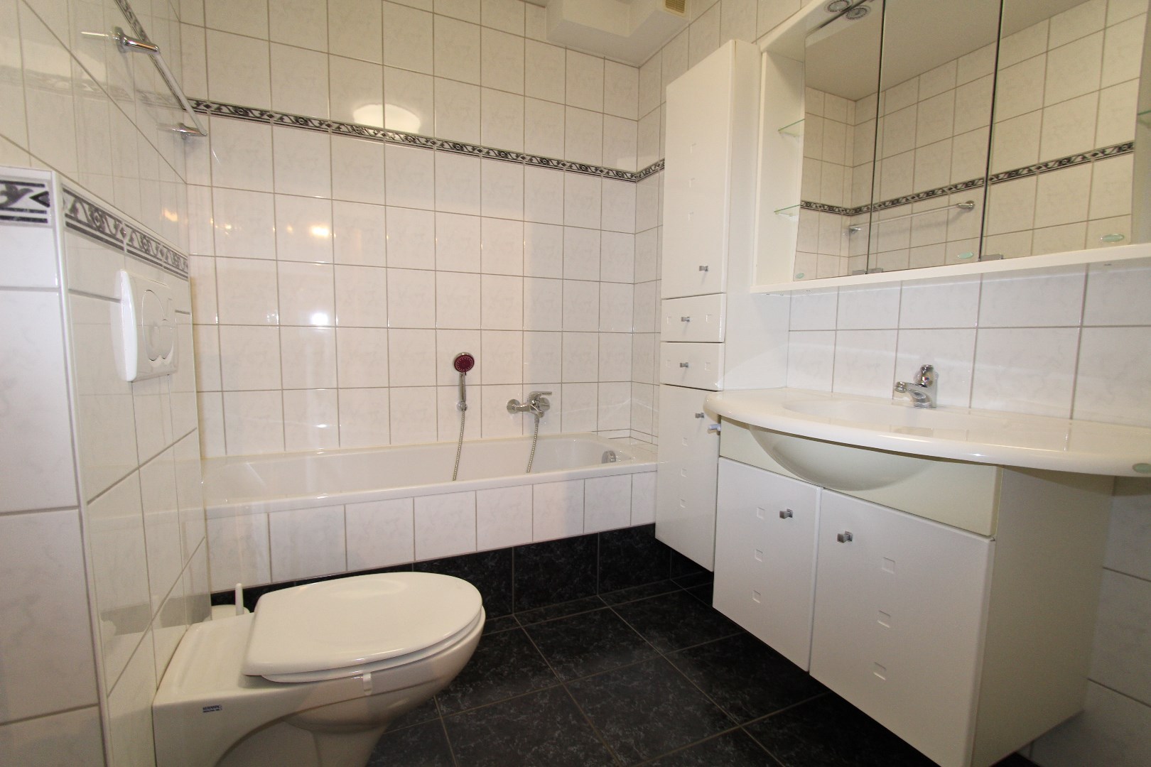 RUIM DUPLEX APPARTEMENT MET TERRAS EN AUTOSTAANPLAATS 