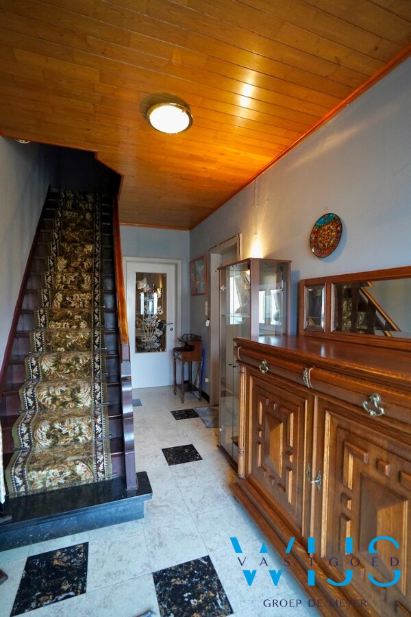 Interessante te renoveren woning met 4 slaapkamers in het centrum van Destelbergen 