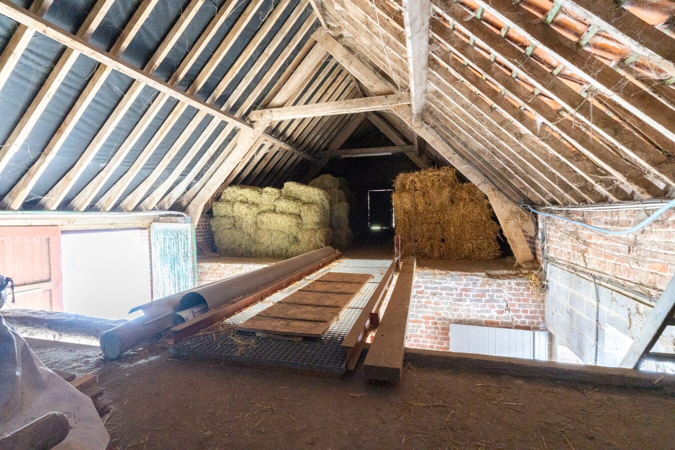 Ensemble immobilier érigé sur 2448m² (Corps de ferme, profession libérale, SPA Airbnb) 
