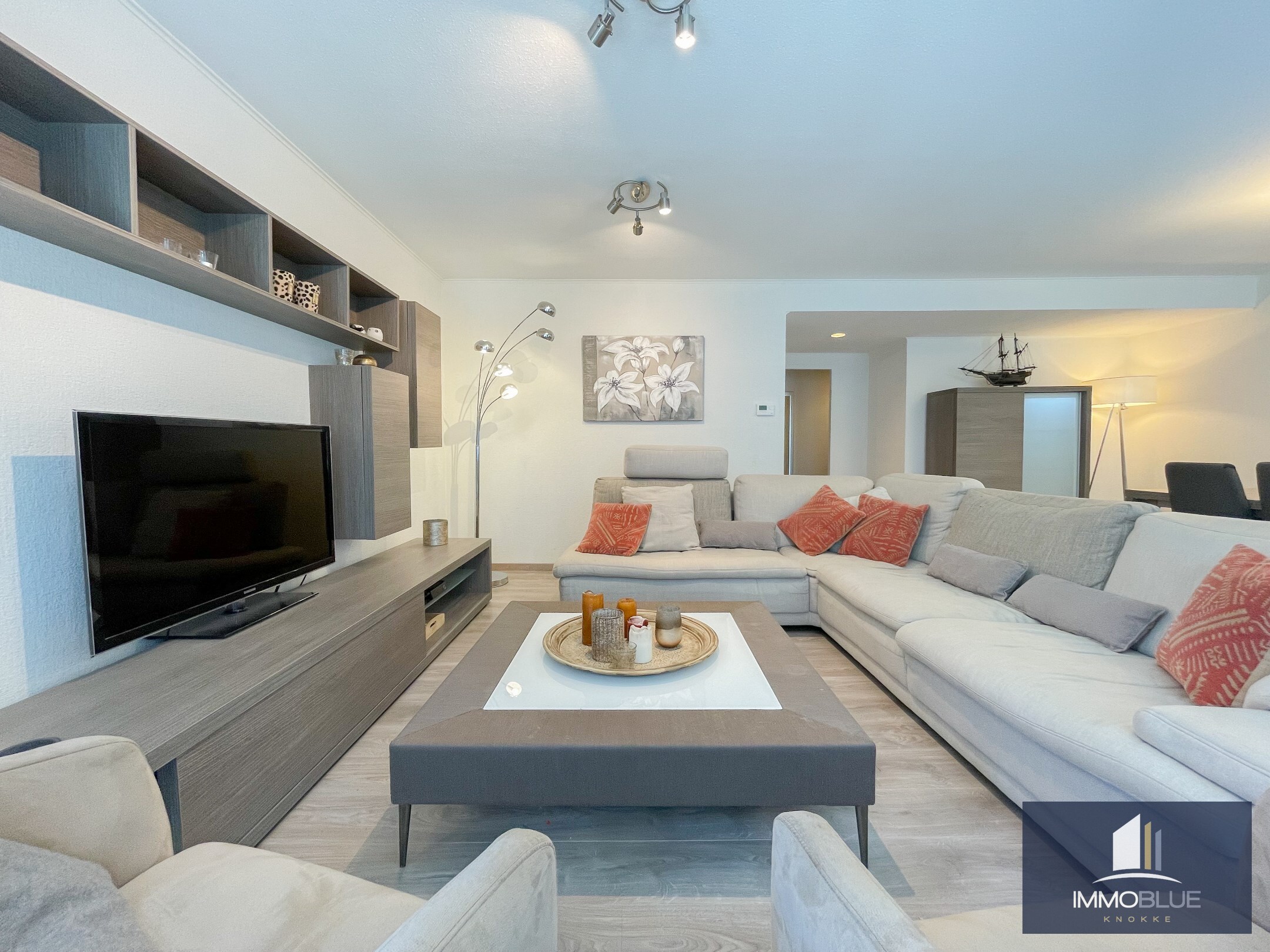 Appartement prêt à emménager situé sur la Place du Phare. 