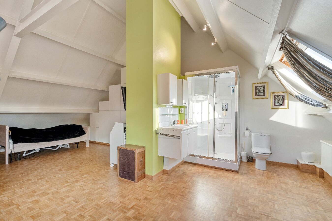 Duurzame, veelzijdige woning met karakter, energiezuinig comfort én prachtige tuin, op toplocatie. 