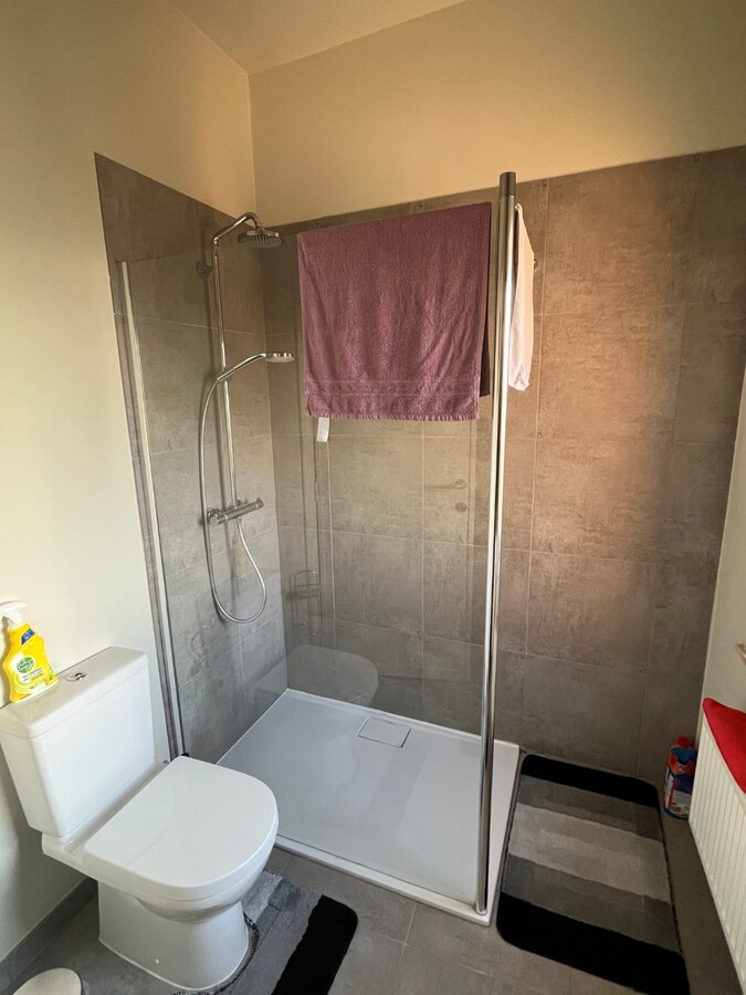 Praktische, ruime rijwoning te centrum Gavere 