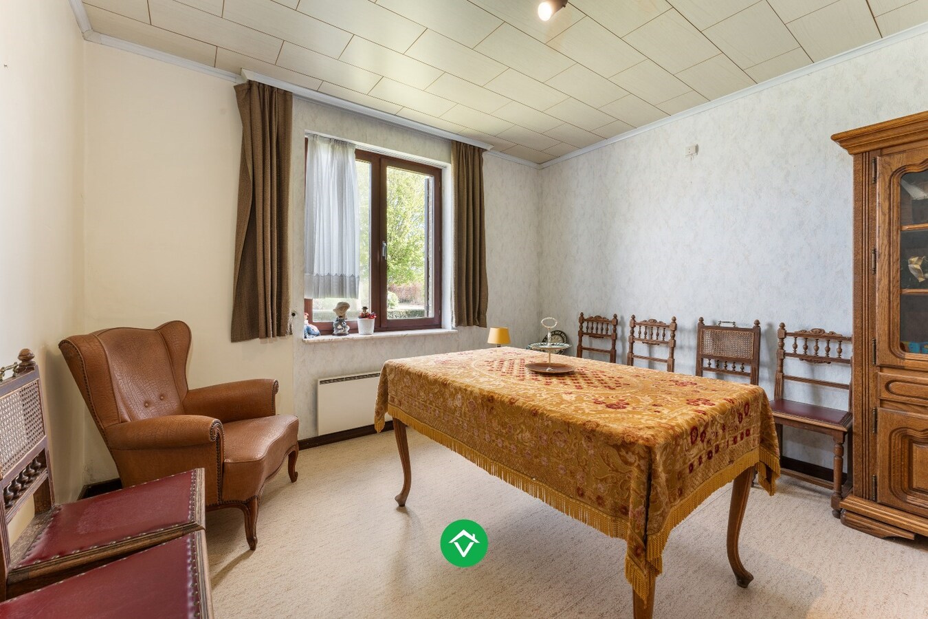 Alleenstaande woning met drie slaapkamers en dubbele garage in centrum Koekelare 