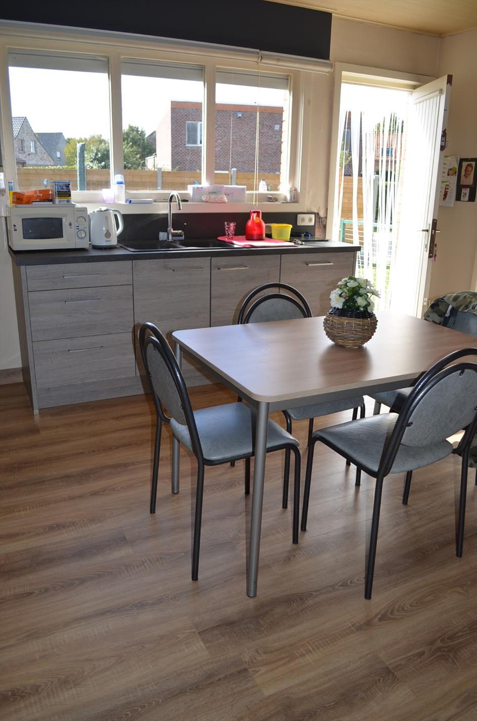 Gerenoveerde bungalow met 3 slpks en garage te Adegem 