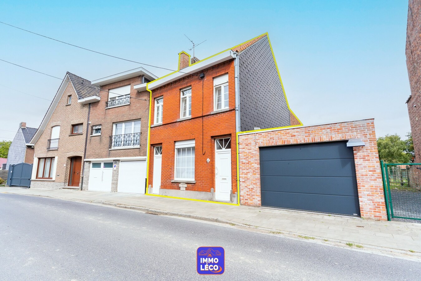 Maison en excellent état d'entretien avec grand jardin et garage attenant ! 