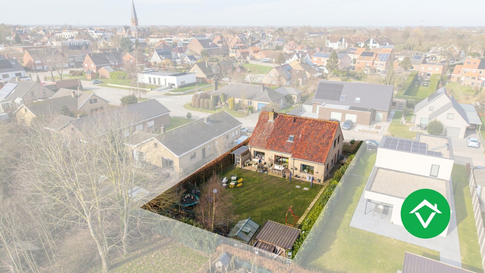 Alleenstaande woning met 5 slaapkamers en garage te Koekelare 