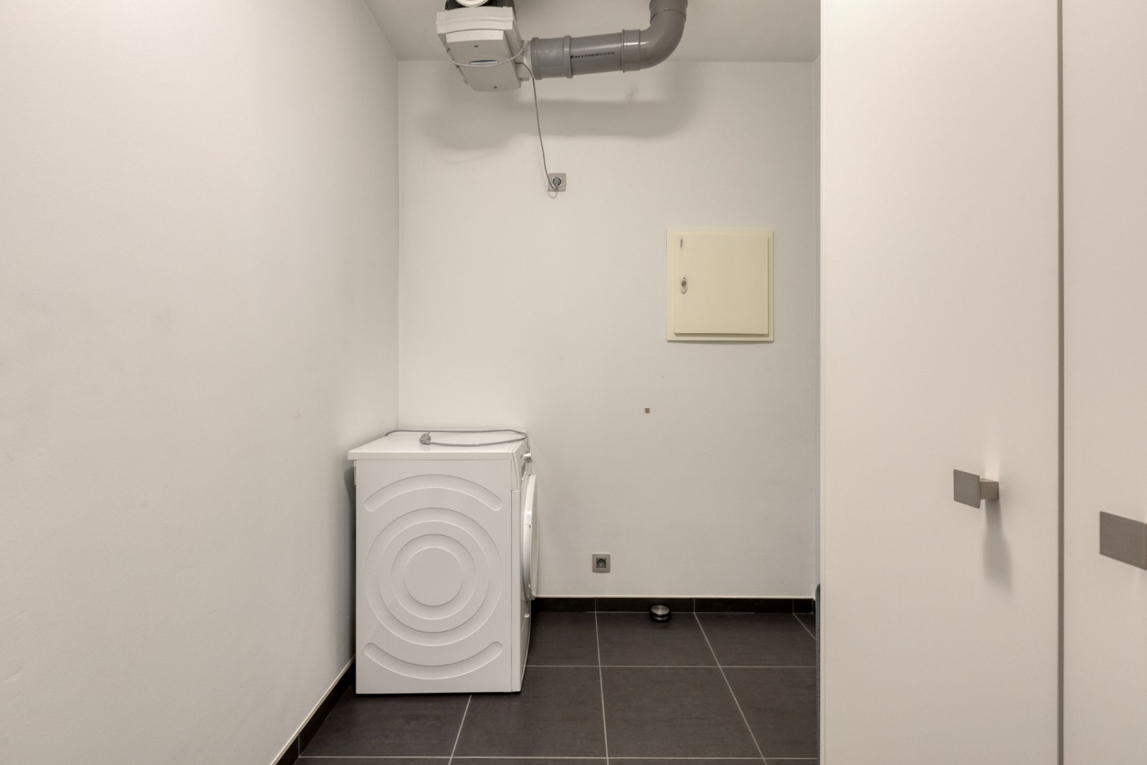 Instapklaar gelijkvloers appartement met 2 slpk. en ruim terras in Geel 